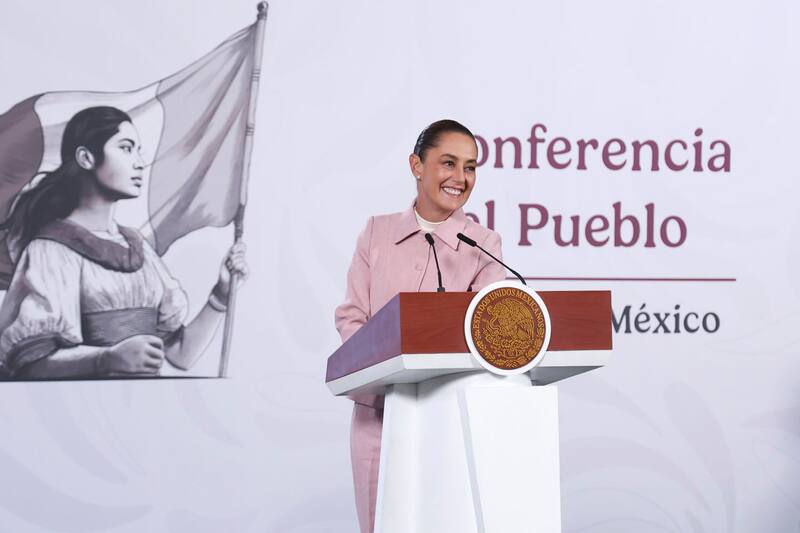 Cuauhtémoc, Ciudad de México. 09 de febrero 2026. La presidenta constitucional de los Estados Unidos Mexicanos, la Doctora Claudia Sheinbaum Pardo en conferencia de prensa matutina en el salón de la Tesorería de Palacio Nacional. La acompañan: Ariadna Montiel, secretaria de Bienestar; Mario Delgado Carrillo, secretario de Educación Pública; Iván Escalante, Procurador Federal del Consumidor (Profeco) y Alfonso Suárez del Real, asesor político de la Coordinación de Comunicación Social. Foto: Juan Carlos Buenrostro/Presidencia