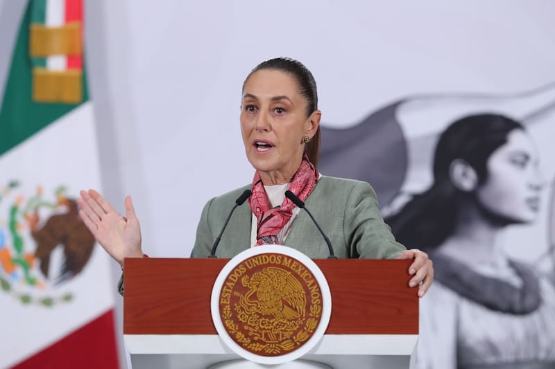 La presidenta de México, Claudia Sheinbaum, habla durante una rueda de prensa este viernes, en la Ciudad de México.