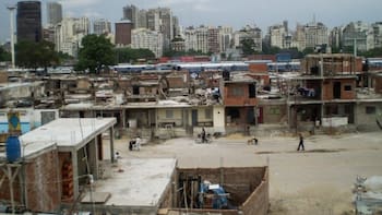 Si creces en la pobreza, las posibilidades de ser una persona peligrosa aumentan, según un reconocido neurocientífico