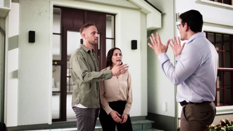 Si un vecino no paga su parte de los gastos del edificio, los propietarios pueden acudir a esta ley para embargar sus bienes.