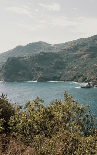 Buscan voluntarios para vivir gratis en un rincón del Mediterráneo italiano: ofrecen alojamiento gratuito y solo 4 horas de trabajo al día