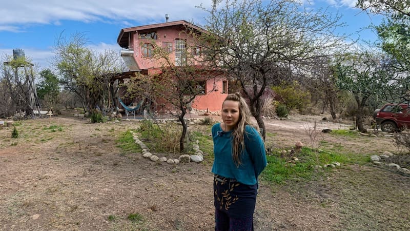 Tras atravesar una profunda crisis personal en Caseros, la consultora psicológica dejó la vida urbana para radicarse en Traslasierra, Córdoba.