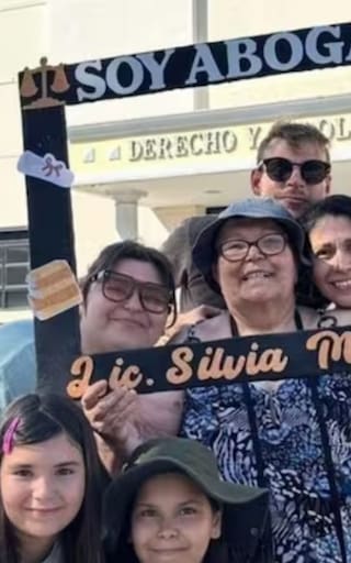 Nació en la pobreza absoluta, tiene 72 años y va por su tercera carrera universitaria