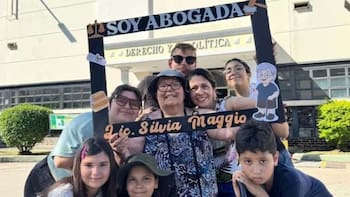 Nació en la pobreza absoluta, tiene 72 años y va por su tercera carrera universitaria