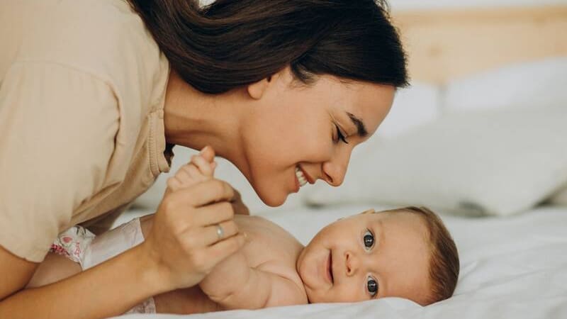 Por cambios en la Ley de Registro Civil, las madres podrán exigir que el apellido materno vaya primero desde el nacimiento. (Foto: archivo)