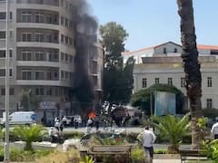 Explotaron dos bombas cerca del hotel donde se aloja Emmanuel Macron en Siria: al menos 18 heridos