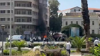 Explotaron dos bombas cerca del hotel donde se aloja Emmanuel Macron en Siria: al menos 18 heridos
