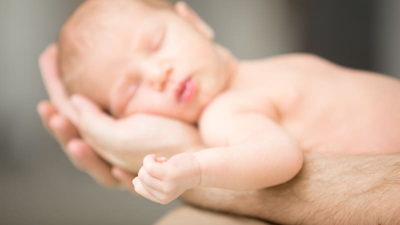 ¿Puede una madre “imponer” su apellido primero en España? Esto es lo que dice la ley. Imagen: Freepik.