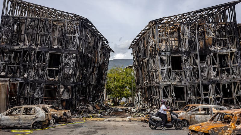 AME6292. LA GUAIRA (VENEZUELA), 30/06/2026.- Fotografía que muestra edificios que hacían parte del programa social Misión Vivienda del presidente fallecido Hugo Chávez destruidos tras los terremotos que asolaron a Venezuela la semana pasada, este martes, en La Guaira (Venezuela). EFE/ Miguel Gutiérrez