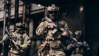 Tiemblan China y Estados Unidos: una nueva potencia pelea por el liderazgo mundial y refuerza sus Fuerzas Armadas con la última tecnología