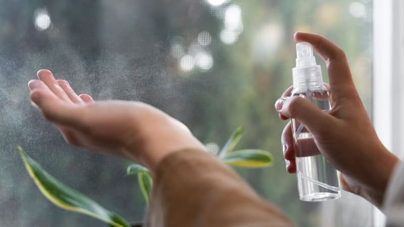 Hervir cáscara de limón, eucalipto y romero: para qué sirve y por qué lo recomiendan en el hogar