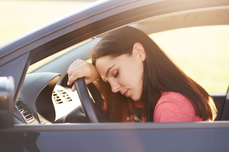 La DGT advierte que la somnolencia reduce la capacidad de reacción y aumenta el riesgo de accidentes de tráfico.