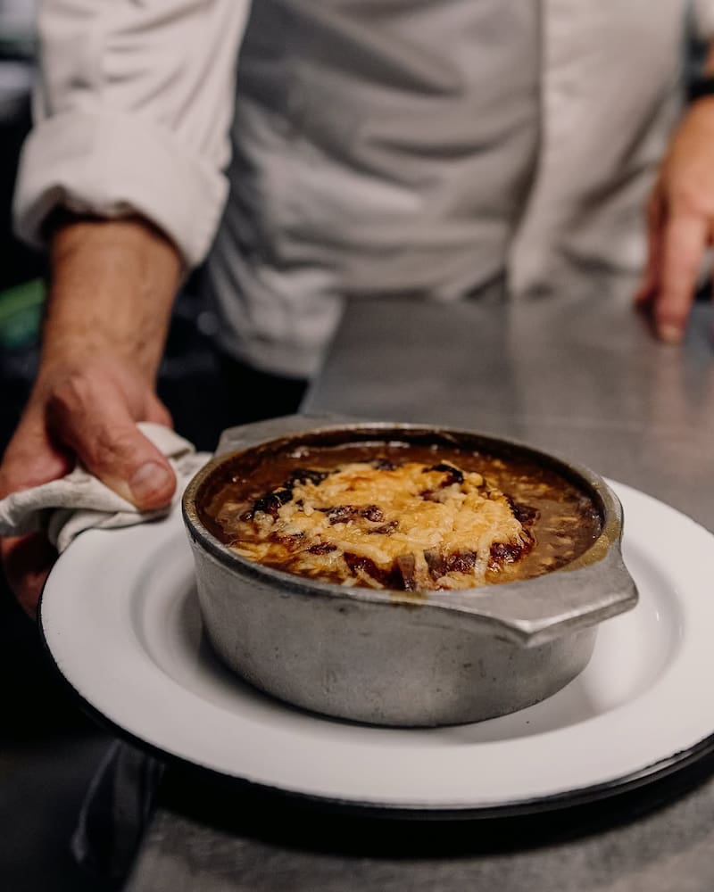 Soupe à l’oignon, un clásico de la cocina francesa