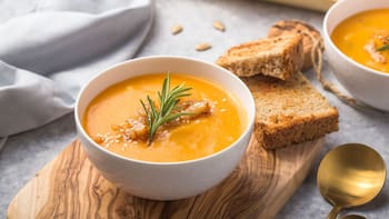 Sopa de apio, yogur y queso: cómo preparar esta receta turca ideal para comer algo rico en días de frío