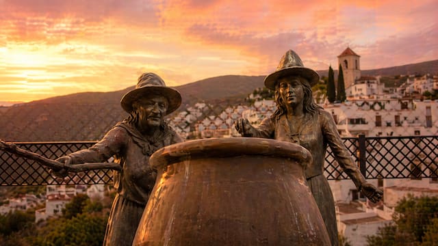 Le dicen “el pueblo de las brujas”: este destino atrae a los turistas por sus leyendas y entorno misterioso