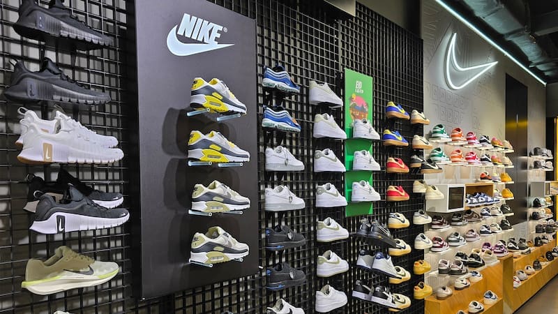 Adiós a una de las marcas de ropa más populares del país: despiden a 775 empleados y crece el temor por la caída de ventas