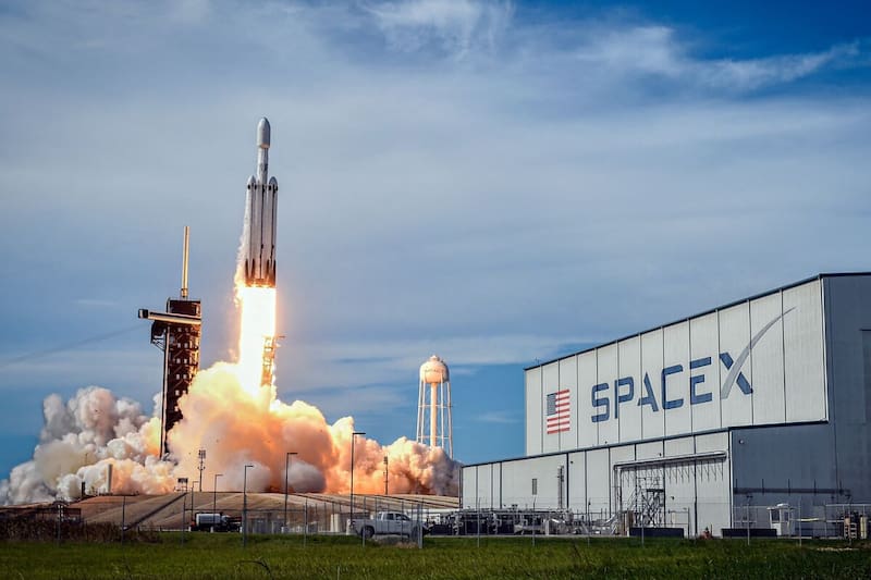 La explosión patrimonial de Musk se explica en gran parte por la revaluación de SpaceX, que en menos de un año duplicó su valor y alcanzó una valuación de USD 800.000 millones. Imagen: archivo.