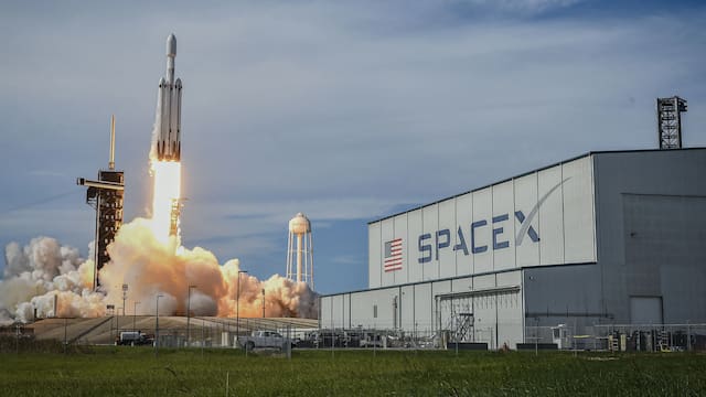 SpaceX sale a bolsa: cómo funciona una IPO, qué es y cómo subirse a la ola