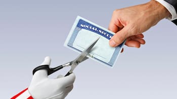 Cambian el Seguro Social para siempre | Proponen recortes de 2,700 dólares y elevar la edad de jubilación como nunca antes: a quiénes afecta