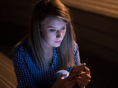 Detienen a una mujer de 24 años por crear un perfil falso de TikTok y acosar a su compañera de trabajo: estos son los cargos que deberá enfrentar