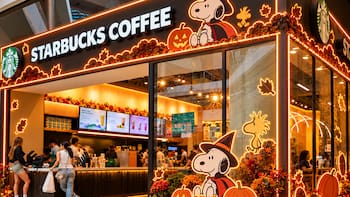 Efecto Snoopy y Pumpkin Spice | Alsea recupera dinamismo; Starbucks revierte tendencia con repunte del tráfico