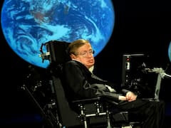 Stephen Hawking, físico: “Si te sientes en un agujero negro, no te rindas, hay una salida”