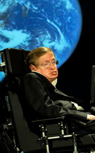 Stephen Hawking, físico: “Si te sientes en un agujero negro, no te rindas, hay una salida”