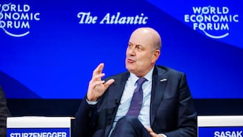 En un debate intenso sobre la regulación de la IA, Sturzenegger reveló su plan para Argentina