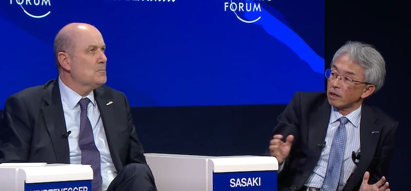 Federico Sturznegger junto al director ejecutivo de NTT Data Group, Yutaka Sasaki.