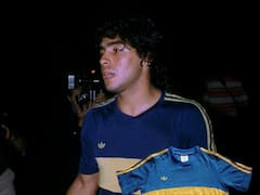 Subastan la primera camiseta que usó Maradona en Boca: cuántos miles de dólares vale ese ‘manto sagrado’