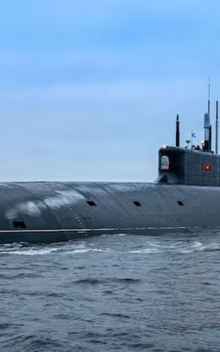 Tensión mundial: el ejército más fuerte del planeta se prepara para dominar el océano y estrena un mega submarino