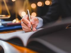 Por decisión del Gobierno, están obligadas a cambiar su nombre legalmente todas las personas que hayan hecho esto