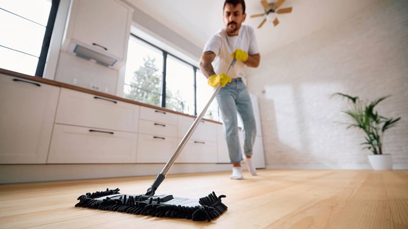 El suelo previo debe estar bien fijado, sin piezas sueltas ni grietas importantes, además de encontrarse limpio y nivelado. Foto: Shutterstock.