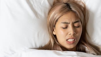 Soñar que se te caen los dientes: por qué ocurre y qué significa según la psicología