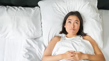 Si dormís ocho horas y seguís cansado: una experta en sueño revela por qué es clave el horario para acostarse