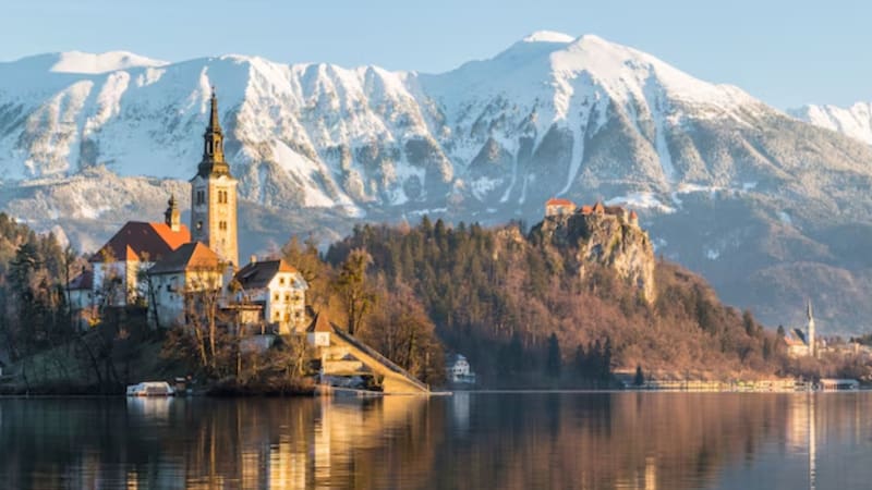 El pueblo de encanto en el corazón de los Alpes Suizos para vivir, trabajar y ahorrar en dólares.