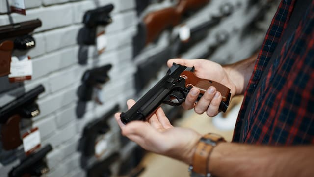 Sumarán dos requisitos obligatorios para la compra de armas en España