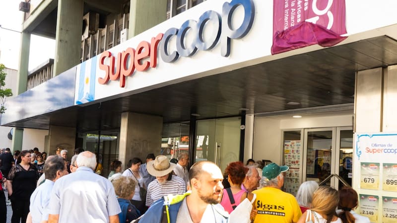 Tras más de 30 años, Supercoop volvió a funcionar en su histórico local de Avenida La Plata al 500
