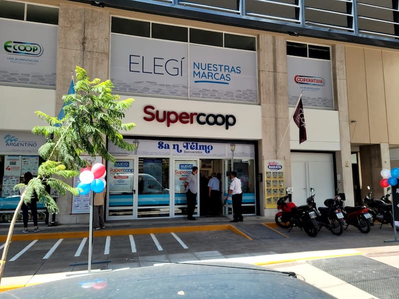 La cadena Supercoop inauguró su primer local en San Telmo en diciembre de 2024