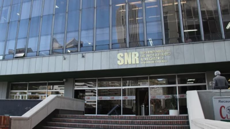La entidad asegura que las decisiones responden a riesgos urgentes de ciberseguridad y necesidades del sistema registral.