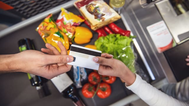 WIC: por qué tener ingresos bajos no es suficiente para recibir los beneficios alimentarios en la tarjeta eWIC