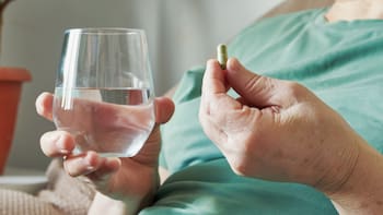 Suplementos para la salud: 8 de cada 10 estadounidenses los toman y son los adultos mayores quienes más los eligen