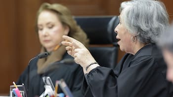 La Suprema Corte falló a favor de los hijos e impone a los padres biológicos a pagar la pensión alimentaria: “Es una obligación jurídica debida, insustituible e irrenunciable”.