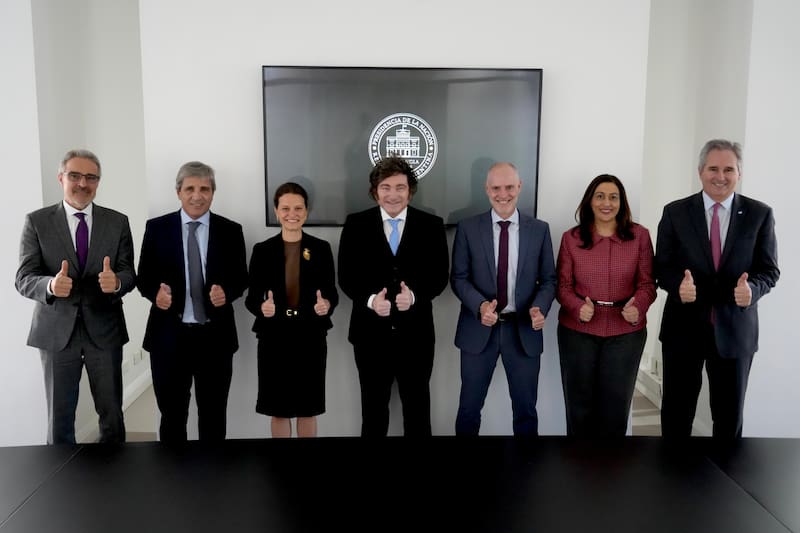 La vicepresidenta del Banco Mundial para América latina con Javier Milei en Olivos