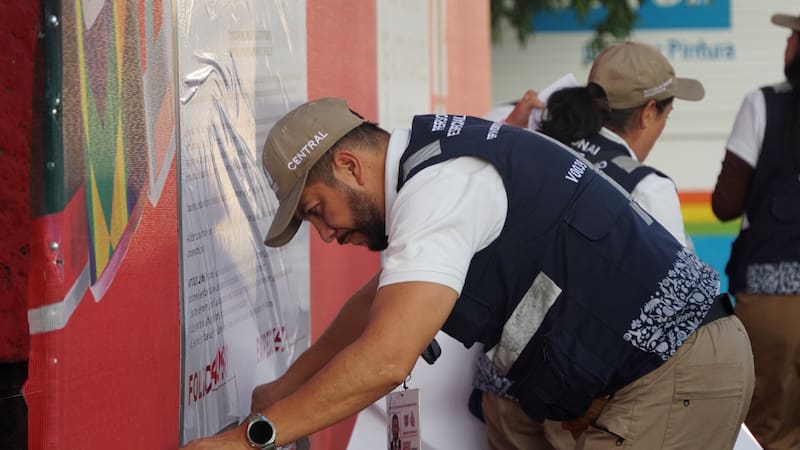 También iniciaron la reposición de 4 sellos en 5 vallas adicionales de diversos medios publicitarios instalados de manera irregular