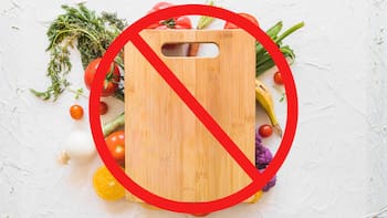 No es una manija: revelan para qué funciona el agujero de la tabla de cortar