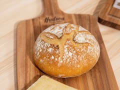 El truco casero para hacer pan casero saludable y que salga crujiente sin vaporera