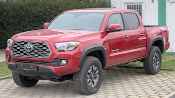 Alerta por riesgo de fugas: Sheinbaum promete inversión automotriz ante cambio en línea de producción de Toyota en Tijuana