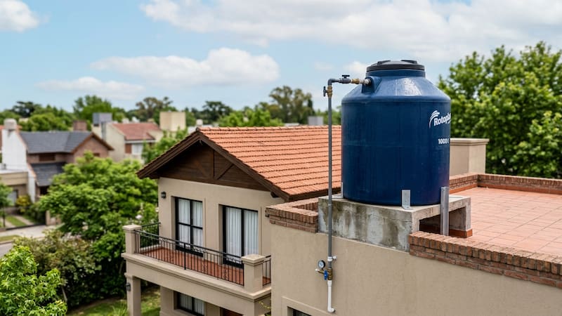 Desinfectar el tanque de agua domiciliario conviene hacerlo cada 6 meses.