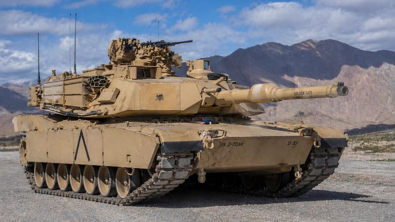 Construyen el tanque de guerra más potente del mundo: controla el campo de batalla y representa el orgullo de esta nación.